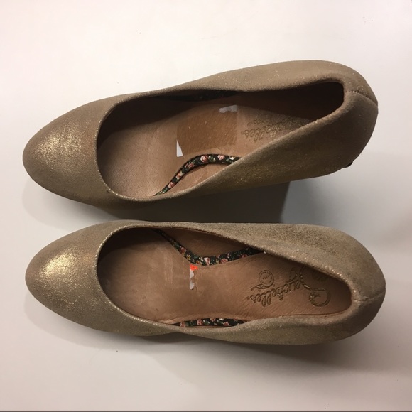 Sparkly Gold Seychelles Heels - Picture 5 of 8